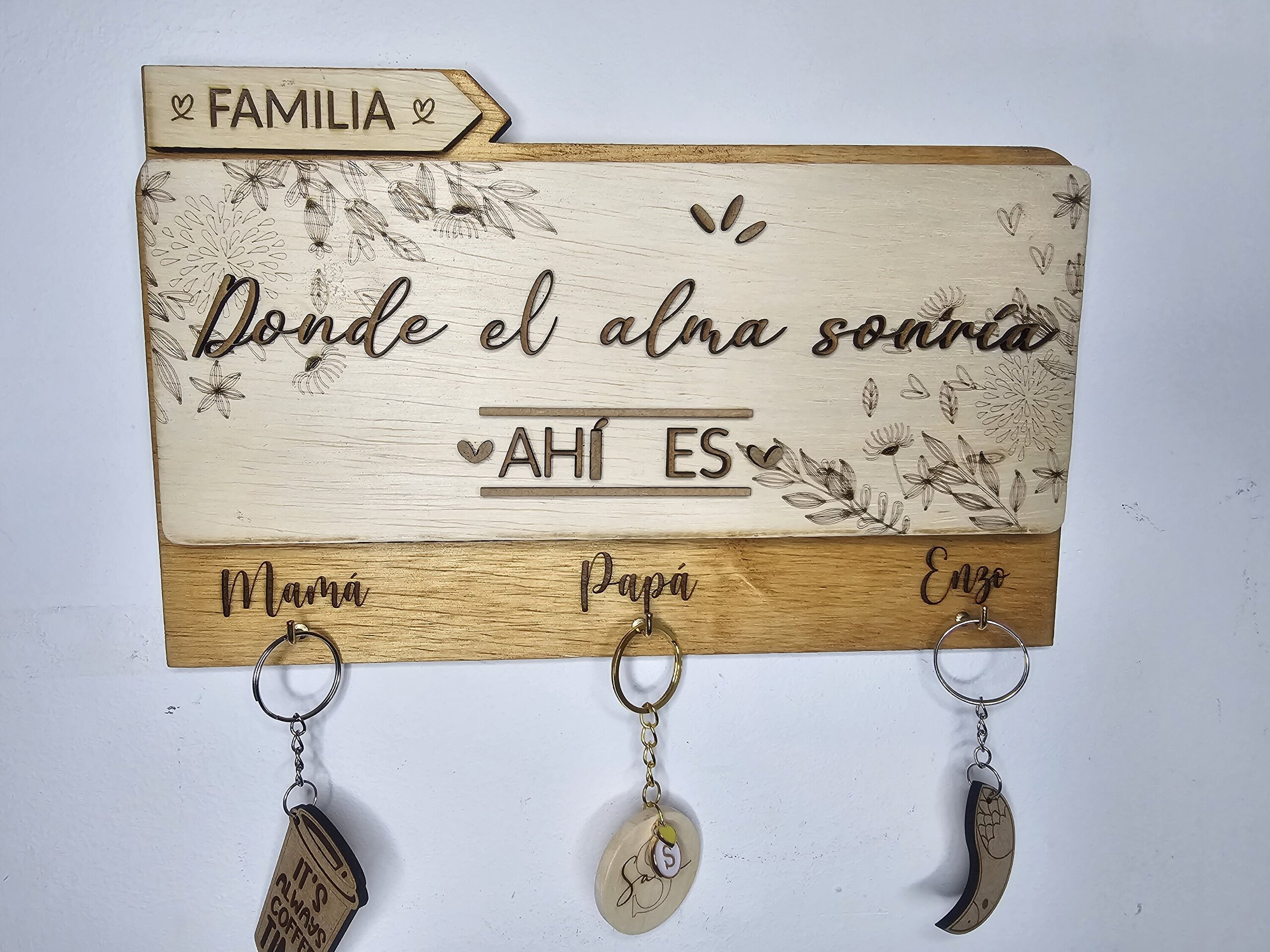 Cuelgallaves Personalizado - 3